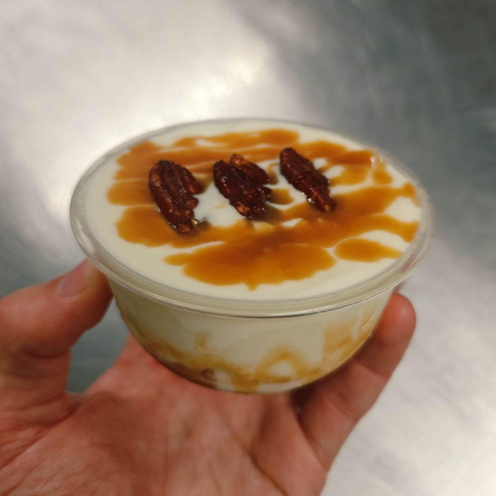 Śmietanka wiejska, domowy karmel, karmelizowane pekany, sól himalajska - deser lodowy (220 g) - 4 szt.